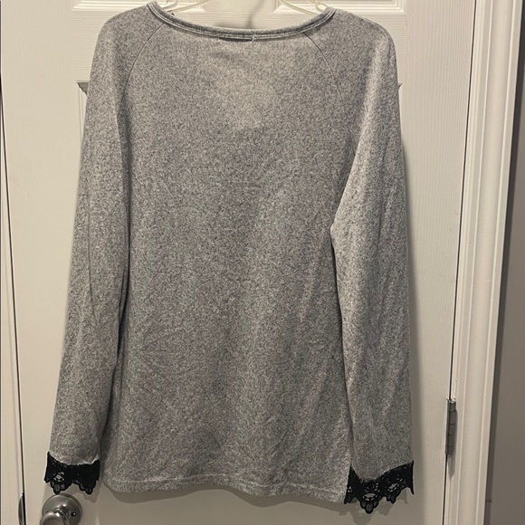 Shein Gray Lace-Trim V-Neck Long Sleeve Top - Picture 6 of 6
